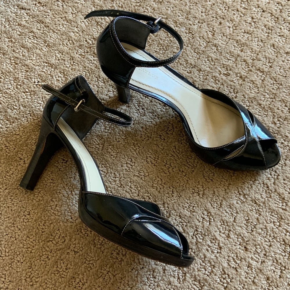 Ann Taylor ankle strap black patent leather heels 9